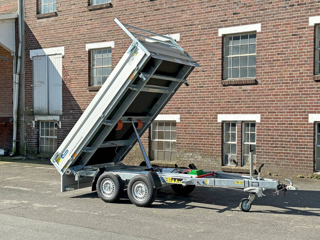 Cheval Liberté Debon PW2.4 LUX Dreiseitenkipper 2600 kg mit Elektrohydraulik – 300 x 180 x 35 cm – Bild 2