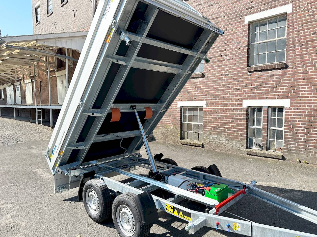 Cheval Liberté Debon PW2.4 LUX Dreiseitenkipper 2600 kg mit Elektrohydraulik – 300 x 180 x 35 cm – Bild 4