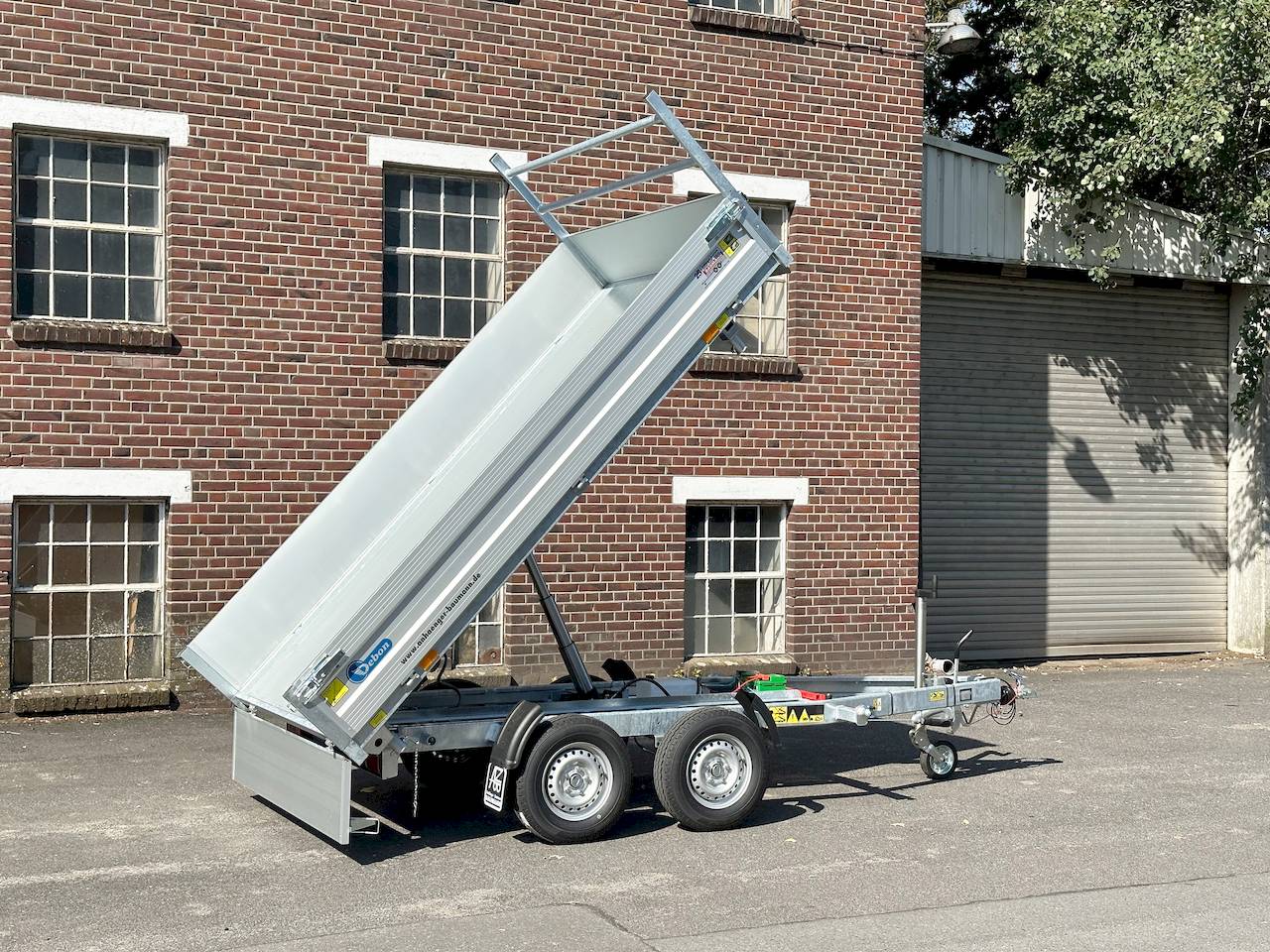 Cheval Liberté Debon PW2.4 LUX Dreiseitenkipper 2600 kg mit Elektrohydraulik – 300 x 180 x 35 cm